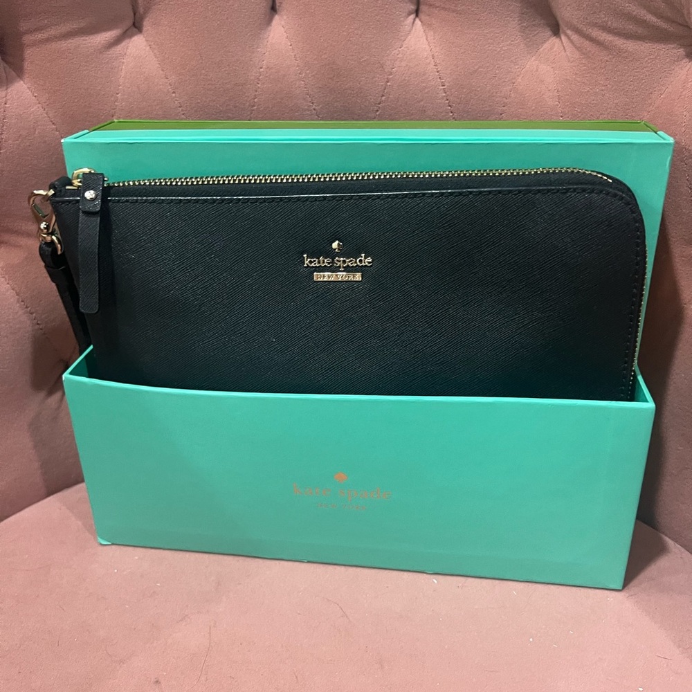 COPY - EVERPURSE KATE SPADE QUENTIN BLACK WRISTLET. Used once at a wedding.